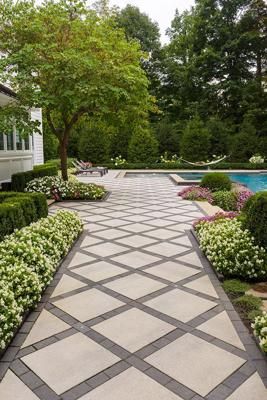 Victorien | Pavers | Techo-Bloc | Techo-Bloc Large Backyard Landscaping, Patio Grande, Pavers Backyard, Patio Pavers Design, Large Backyard, Swimming Pool Designs, Sanya, Concrete Patio, Backyard Patio Designs