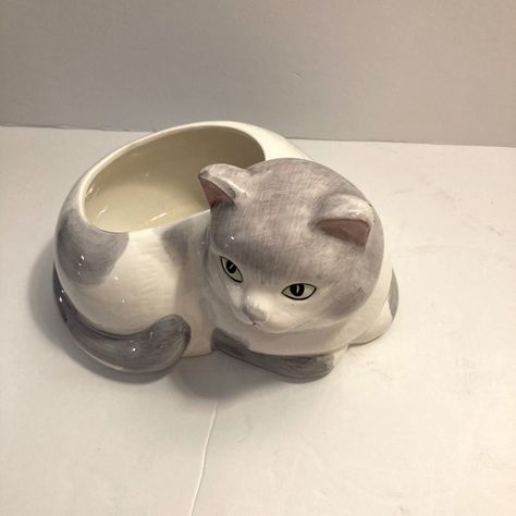 Ceramic cat planter Ceramics Cat, Cat Pot, Very Cute Cat, Cat Pottery, Pottery Pinch Pot, Cat Planter, Pottery Inspo, Clay Cup, Ceramic Cat