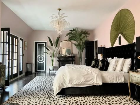 Everything You Need to Know About Art Deco Style | Apartment Therapy Colorful Decor Bedroom, Sophisticated Feminine Bedroom, Dope Living Room, Old Hollywood Bathroom, Regency Style Interior, Hollywood Style Bedroom, Hollywood Regency Interior Design, Regency Interior Design, Hollywood Glam Bedroom