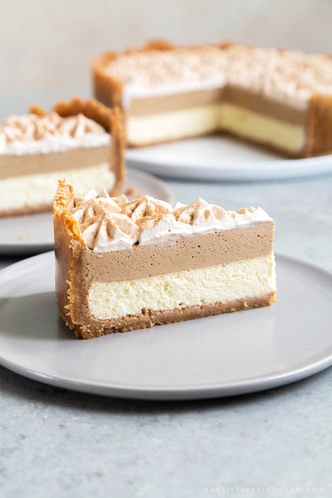 Coffee Mousse Cheesecake Coffee Cake Cheesecake, Graham Cracker Crust Cheesecake, Mousse Cheesecake, Coffee Mousse, Cheesecake Layer, Coffee Cheesecake, Cake Cheesecake, Cheesecake Mousse, Layered Desserts