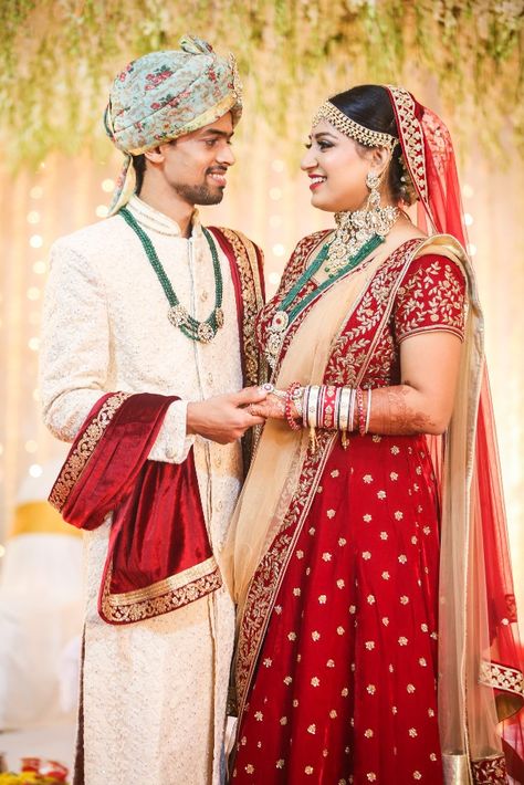 Wedding Cupel Photo Pose, Bride Groom Wedding Poses, Groom Stills Indian, Indian Married Couple Photos, Groom And Bride Poses, Bride Groom Photoshoot Indian, Bridal And Groom Photoshoot, Married Poses, Groom Bride Poses