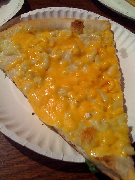 mac n cheese pizza Mac N Cheese Pizza, Macaroni And Cheese Pizza, Mac And Cheese Pizza, Cheesy Mac And Cheese, Mac N Cheese, Desert Recipes, Easy Cooking, Copycat Recipes, Food Cravings