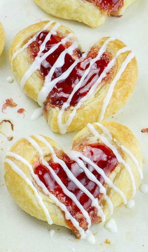 These adorable Easy Cream Cheese Danish Valentine’s Hearts are perfect Valentines breakfast idea. Easy Cream Cheese Danish, Valentines Desserts, Valentines Breakfast, Cream Cheese Danish, Valentines Baking, Breakfast Recipes Sweet, Cheese Danish, Easy Cream, Valentine Desserts