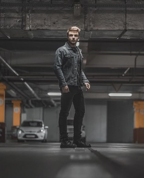 Parking Lot Photoshoot Ideas, Night Street Photoshoot, Garage Photoshoot Ideas, Parking Photoshoot, Poses Guy, Photo Ideas For Men, City Portrait Photography, Public Photography, Parking Lot Photoshoot