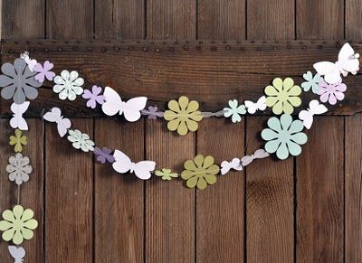 Beautiful idea! Craft Paper Banner, Cricut Banner, Spring Banner, Cricut Cuttlebug, Heart Shaped Valentines, How To Make Banners, Floral Banners, Paper Banners, Popsicle Stick Crafts