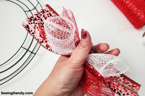 Deco Mesh Christmas Wreaths Diy, Ribbon Wreath Tutorial, Diy Deco Mesh Wreath, Deco Mesh Wreaths Tutorials, Christmas Mesh Wreath, Deco Mesh Wreaths Diy, White Christmas Wreath, Holiday Wreaths Diy, Mesh Wreath Tutorial