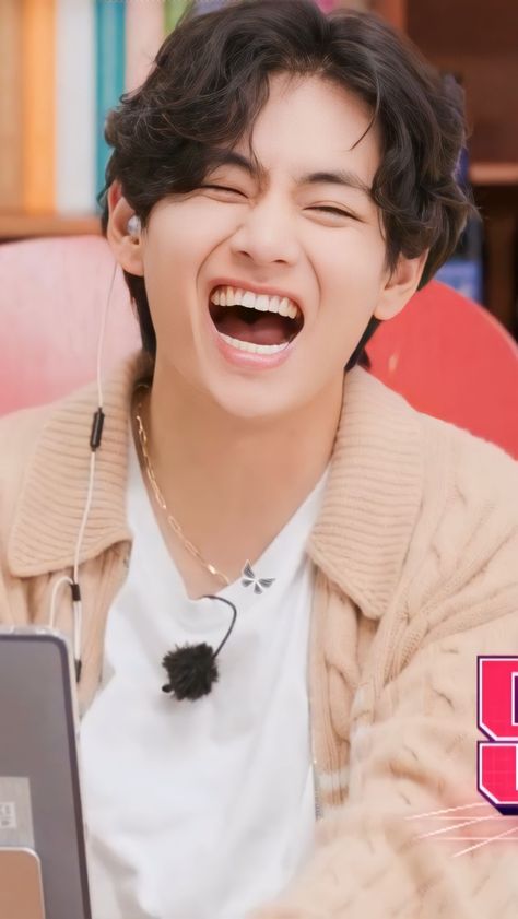 Boxy Smile, Taehyung Smile, Smile Pictures, Korean Photo, Taehyung Selca, Bts V Photos, Bts Aesthetic Wallpaper For Phone, Bts V Pictures, Sweet Pic