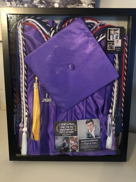 Senior Year Shadow Box Ideas, Graduation Picture Wall Display, Graduation Storage Ideas, How To Shadow Box Display, Grad Frame Ideas, Shadow Box Ideas For Graduation, Graduation Room Decoration Ideas, Diy Shadow Box Ideas Memories, How To Display Graduation Pictures