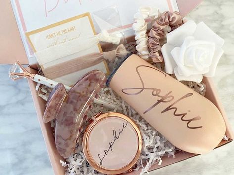 Will You Be My Bridesmaids, Useful Bridesmaid Gifts From Bride, Brides Maids Proposal Gifts, Would You Be My Bridesmaid, Bridal Boxes Be My Bridesmaid, Gifts For Bridesmaids On Wedding Day, Bridesmaid Proposal Ideas Diy, Proposal Boxes For Bridesmaids, Creative Ways To Ask Bridesmaids