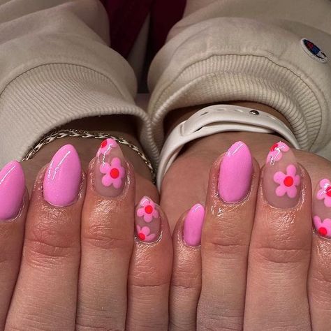 Cute Nail Designs With Flowers, Cute Spring Nails Design, Flower Nail Inspiration, Trendy Nail Designs 2024 Summer, Cute Summer Nails Flowers, Summer Nails 2024 Flowers, Cute Nails With Flowers, Nail Inspo 2024 Almond, Kid Nail Designs Cute