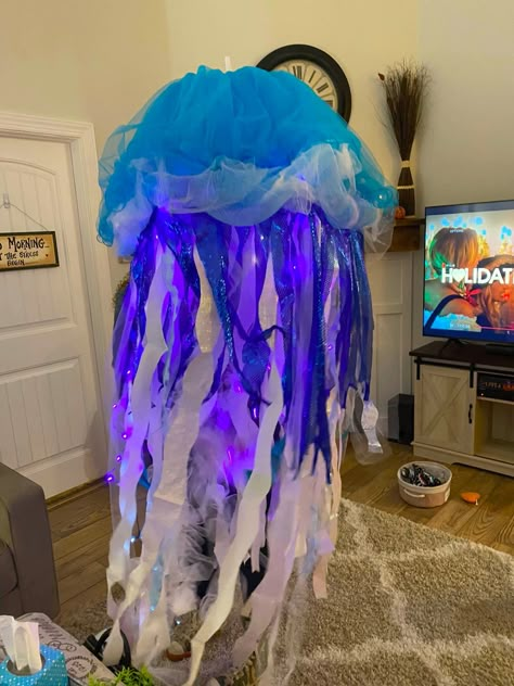 Finding Nemo Costume Diy, Diy Jellyfish Costume, Jellyfish Costume Diy, Medusa Animal, Jellyfish Halloween, Sea Creature Costume, Finding Nemo Costume, Sea Costume, Diy Jellyfish