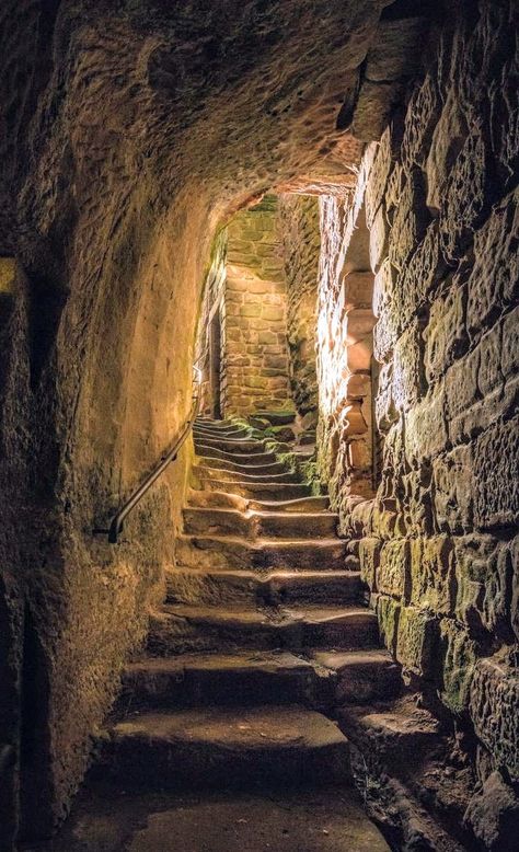 Dungeon Stairs, Abandoned Castles Interior, Masonry Aesthetic, Medieval Staircase, Cragmaw Castle, Mila Finelli, Inside Castle, Secret Rooms In Houses, Inside Castles