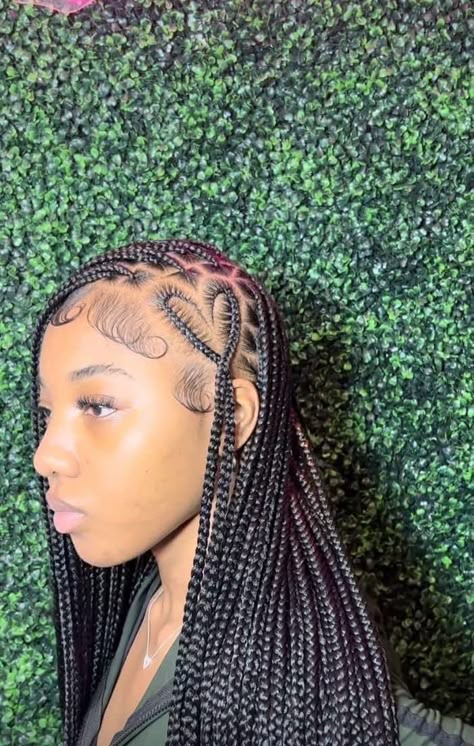 Design Fulani Braids, Fulani Braids Curls, Braids Hairstyles Fulani, Fulani Braids With Design, Fulani Braids Hairstyles Designs, Hairstyles Fulani Braids, Fulani Braids With Curls, Braids Hairstyles With Curls, Hairstyles Designs