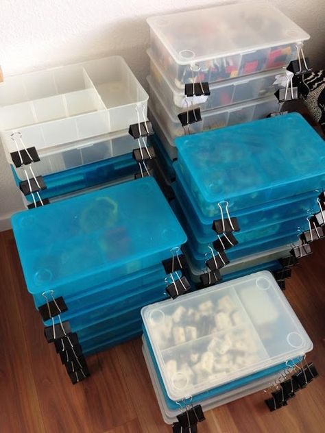 Ikea Glis Box Ideas, Duplo Storage, Lego Play Table, Hackers Ikea, Ikea Lack Side Table, Kallax Shelving Unit, Lego Plates, Ikea Crafts, Lego Kits