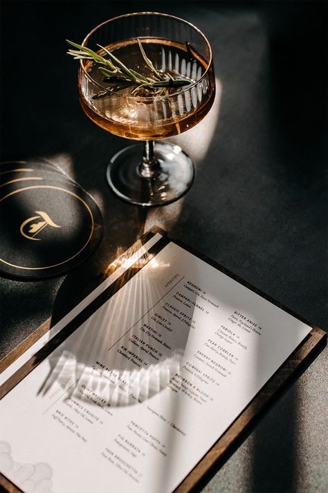 Drink Menu Photography, Bartender Pictures, Drink Presentation Ideas, Bar Social Media Posts, Luxury Food Photography, Bar Instagram Feed, Bar Photoshoot Ideas, Modern Food Photography, Lounge Branding