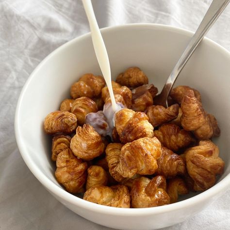 Mini Croissant Cereal, Croissant Cereal, Cereal Recipes Homemade, Mini Cereal, Homemade Cereal, Mini Croissant, Mini Croissants, Dessert Packaging, Food Wallpaper