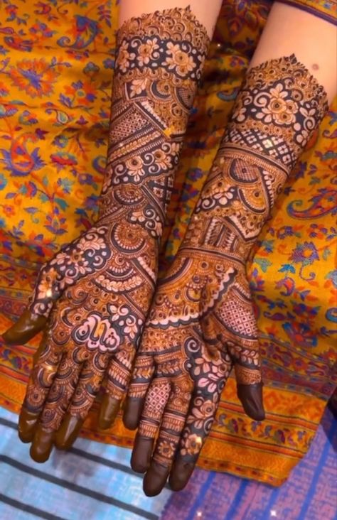 Pakistani Bridal Henna, Heavy Mehndi Designs, Mehndi Book, Engagement Mehendi, Mendi Design, Engagement Hand, Pakistani Mehndi Designs, Hand Mehendi, Short Mehndi Design