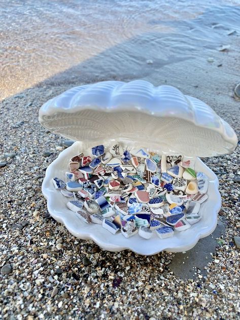 Art Profolio, Tiny Pottery, Beautiful Seashells, Beachy Art, Beach Glass Crafts, Sea Glass Beads, Beach Finds, Vintage Nails, Pretty Beach