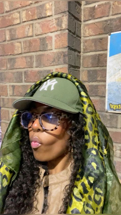 Head Scarf Streetwear, Womens Fitted Hat Outfit, Headscarf Styles Outfit, Head Scarf And Hat, Silk Scarf Outfit Black Women, Scarf Over Fitted Hat, Hat With Scarf Outfit, Scarf Over Hat Outfit, Hat And Scarf Combo