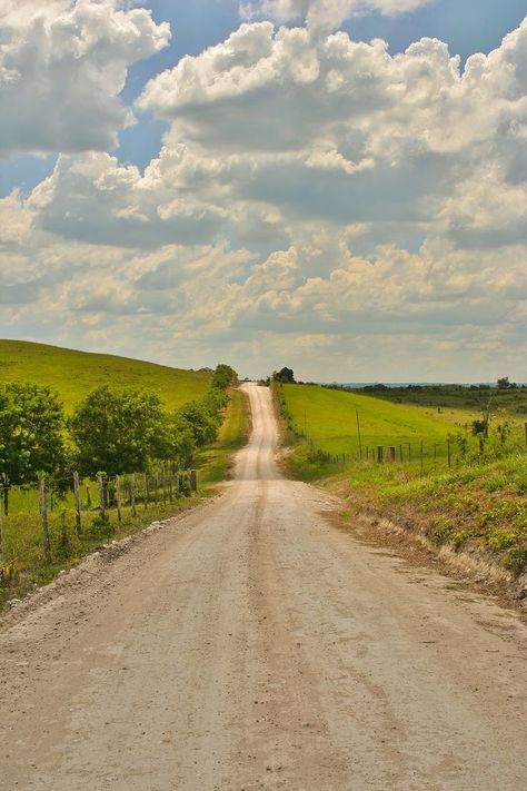 Take me home, country road (no location given) by Foto Aday Puffy Clouds, Dirt Roads, Beautiful Roads, Fotografi Vintage, Country Roads Take Me Home, Belle Nature, Green Field, Winding Road, Long Road