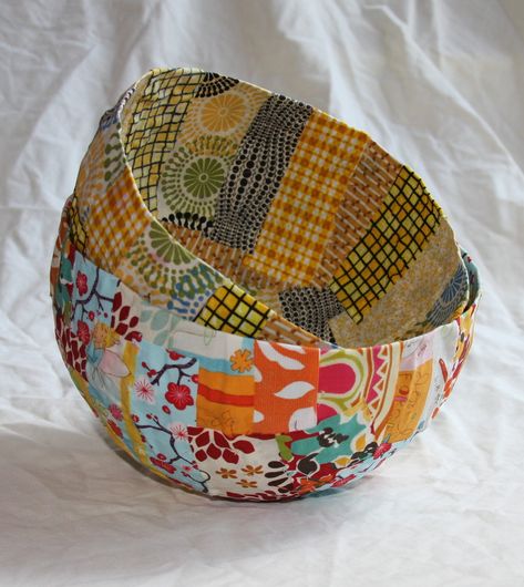 Paper Mache Projects, Paper Mache Bowls, Birds Fabric, Scrap Fabric Crafts, Scrap Fabric Projects, Folding Origami, Fabric Bowls, Paper Mache Art, Paper Mache Crafts