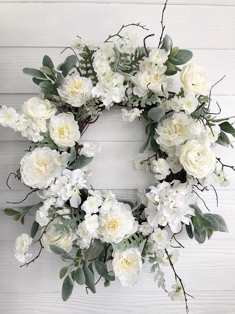 White Wreaths, Kaktus Dan Sukulen, Porch Wreath, Peony Wreath, Peonies And Hydrangeas, Everyday Wreaths, Pretty Wreath, White Wreath, Peonies Wreath