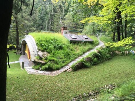 Hobbit House Plans, Casa Do Hobbit, Case Sotterranee, Earth Sheltered Homes, Passive House Design, Casa Hobbit, Dunes House, Earthship Home, Earth Sheltered