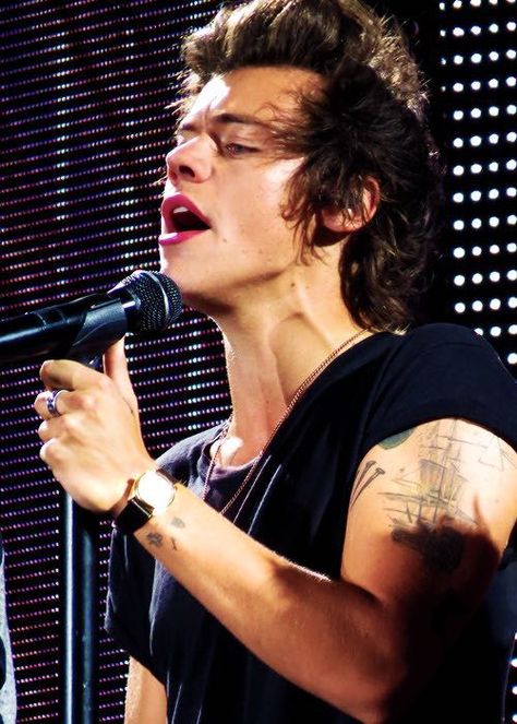 Neck Veins, Frat Boy Harry Styles, Anne Cox, Harry Styles 2013, Harry Styles Hot, Harry Styles Aesthetic, Harry Styles Imagines, One Direction Harry Styles, Harry Styles Cute