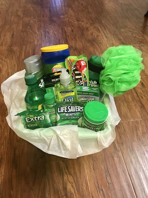 Green gift basket idea #stpatricksday #forhim #gifts #green #lucky Green Gift Basket, Quotes Girlfriend, Gift Baskets For Him, Boyfriend Gift Basket, Memories Box, Diy Best Friend Gifts, Bff Birthday Gift, Bff Birthday, Themed Gift Baskets