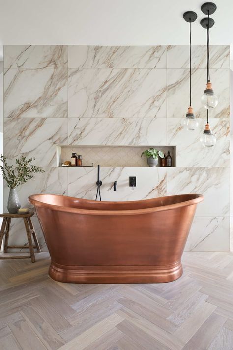 Bathroom Design: Open-Plan Bathroom with Copper Bath and Marble-Effect Tiles Open Plan Bedroom And Bathroom, Modern Bathroom Trends, Open Plan Bathrooms, Copper Bathtub, Country Style Interiors, Copper Tub, Copper Bath, Copper Bathtubs, Budget Bathroom Remodel