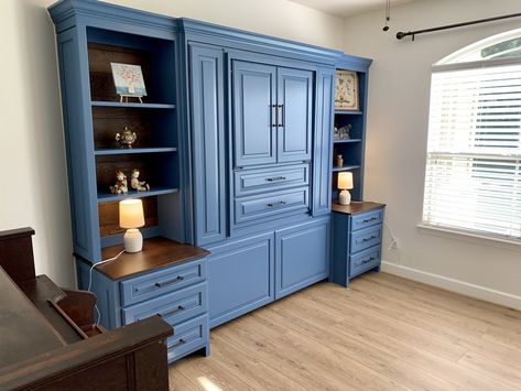 Kristi’s Murphy Bed and Desk — Dailey Woodworks Murphy Bed And Desk, Murphy Bed Bookcase, Bed Bookcase, Christmas Adam, Bed And Desk, Murphy Bed Mechanism, Murphy Desk, Unique Wood Furniture, Guest Bedroom Office