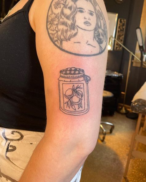 maulisk on Instagram: “paddington inspired jam jar 🍊🍊🍊 . . . . #cutetattoo #fruittattoo #jamjartattoo #foodtattoo #pdxtattoo #pdxtattooer #portlandtattoo…” Cookie Jar Tattoo, Canning Tattoo, Marmalade Tattoo, Marmalade Jar Tattoo, Jar Tattoo Ideas, Paddington Tattoo Ideas, Pickle Jar Tattoo, Jelly Jar Tattoo, Paddington Tattoo