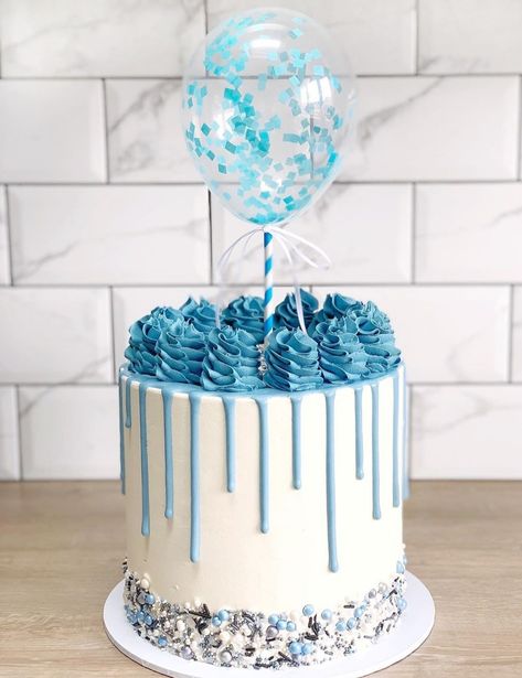 Blue Drip Cake, Bolo Drip Cake, Blue Birthday Cakes, Blue Drip, Candy Birthday Cakes, Elegant Birthday Cakes, Creative Cake Decorating, Birthday Cakes For Women, Beautiful Birthday Cakes