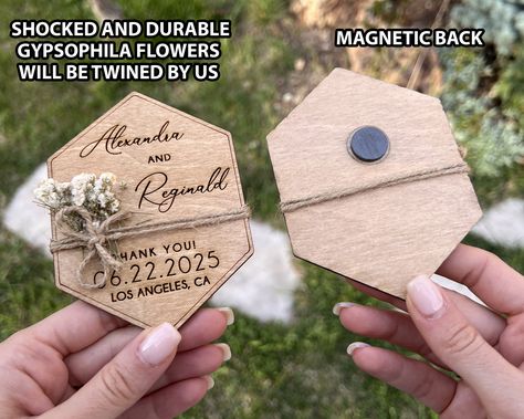 Wood Favors, Wedding Souvenirs For Guests Unique, Souvenir Wedding, Gypsophila Flower, Hexagon Wedding, Tropical Wedding Theme, Wedding Shower Favors, Wedding Favors Fall, Laser Cut Wedding