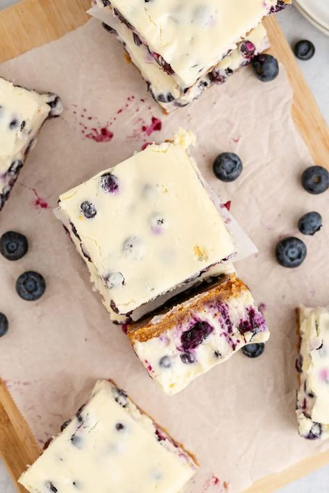 Blueberry Cheesecake Bars - dessert #dessert Culinary Photography, Blueberry Cheesecake Bars, Cheesecake Lovers, Clean Eating Desserts, Oatmeal Bars, Blueberry Cheesecake, Köstliche Desserts, Cheesecake Bars, Cute Desserts