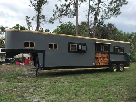 Horse Trailer Converted into Tiny Home 0019 Tiny House Trailer Plans, Converted Horse Trailer, Horse Transport, Mobile House, Tiny House Towns, Trailer Diy, Trailer Plans, Gooseneck Trailer, Trailer Living