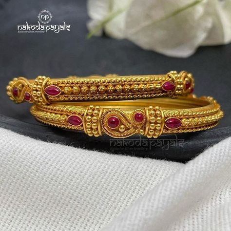 https://youtu.be/FELo5lVlV8Y 3 Grams Gold Rings For Women, Gold Bangle Set Designs, Bangles Jewelry Designs Gold Antique, Antique Bangles Indian Gold, Bangles Gold Design, Antique Gold Bangles Design, Bangles Jewelry Designs Gold, Antique Gold Bangle, Gold Bangle Designs