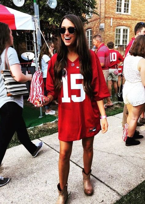 college game day outfit fall #college #collegegameday #gamedayoutfit #collegetips #gamedayoutfitfootball #gamedayoutfitbasketball College Football Tailgate Outfit, College Tailgate Outfit, College Gameday Outfits, College Tailgating, College Games, College Game Days, Tailgate Outfit, Football Game Outfit, Shabby Look