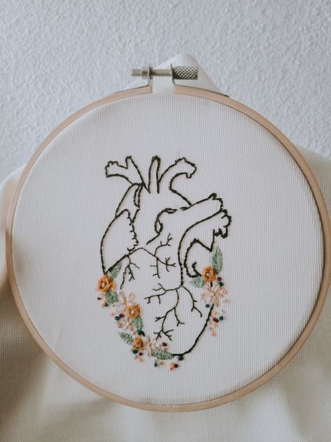 Medicine Embroidery Patterns, Anatomical Heart Embroidery Pattern, Realistic Heart Embroidery, Anatomic Heart Embroidery, Anatomy Embroidery Patterns, Human Heart Embroidery, Medicine Embroidery, Nursing Embroidery, Embroidery Anatomy