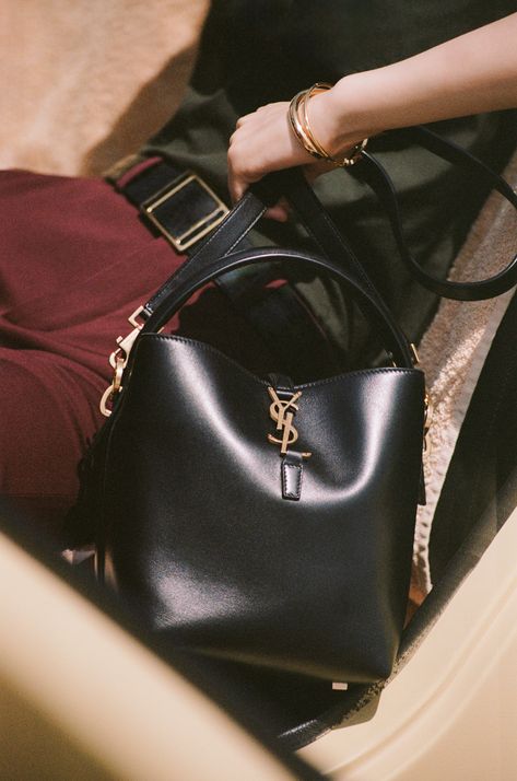 Le 37. By Anthony Vaccarello. Photographed by Purienne. #YSL #YvesSaintLaurent #SaintLaurent #RD #SaintLaurentRiveDroite Bohemian Jewels, Handbags Collection, Perfect Purse, Denim Chic, Fancy Bags, Luxury Purses, The Saint, Beautiful Hats, Goodie Bags