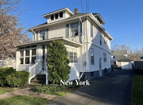 Circa 1915 New York Move-In Ready Foursquare $89K - Old Houses Under $100K American Four Square House, Old American Houses, Foursquare House, Welcoming Living Room, Cozy Dining Room, Four Square Homes, American Foursquare, Square House, Raised Deck