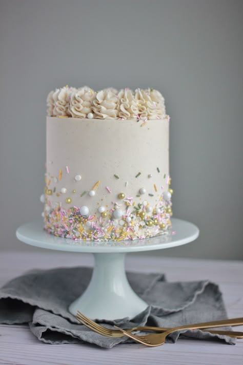 White Cake with Vanilla Buttercream - Baking with Blondie Baking With Blondie, 30 Cake, Buttercream Cakes, Birthday Brunch, White Cake Mixes, Cake Board, Vanilla Buttercream, White Cake, Mini Cakes