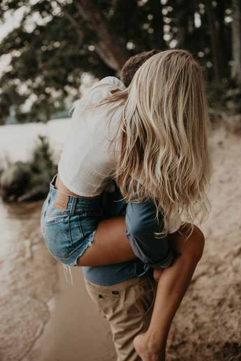 Golden hour romantic couple photos at lake summer Faceless Aesthetic Couple, Forbidden King Laura Pavlov, Romantic Photos Aesthetic, Annie January, Romantic Couple Photos, Elsie Silver, Husband And Wife Love, Lake Summer, Wild Eyes