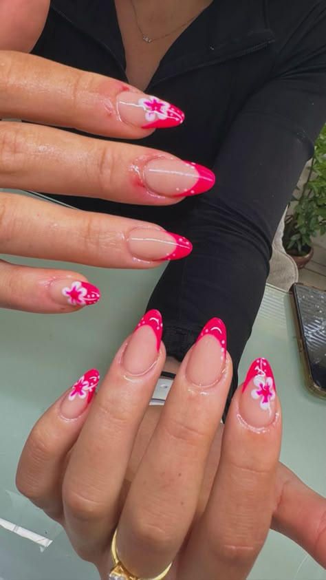 Summer Nails Pink Flowers, Almond Nails Flower Designs Summer, Pink Hibiscus Nails Almond, Summer Nail Inspo Hawaiian Flower, Summer Nails Hibiscus Flower Pink, Summer Nail Hibiscus, Almond Nails Pink, Hawaii Nails, Romantic Nails