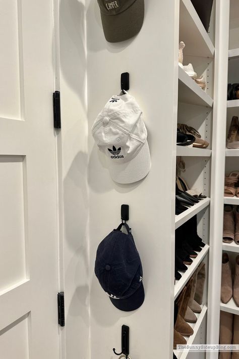 Bedroom Hat Storage, Wall Hat Storage, Hat Organization Wall, Hat Storage Ideas Closet, Hat Room Decor, Hats On Wall, Hat Storage Ideas, Hooks Bedroom, Baseball Hat Racks