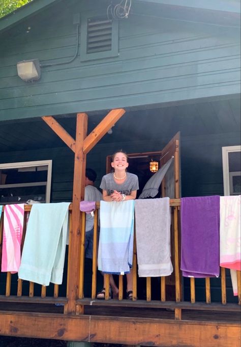 Overnight Camp Aesthetic, Summer Camp Cabin Interior, Camp Bunk Decor, Summer Camp Aesthetic Cabin, Summer Camp Bunk, Summer Camp Cabins, Sleepaway Camp Aesthetic, Summer Camp Usa, Summer Camp Cabin