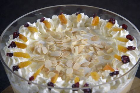 Mary’s Christmas Trifle | for when I want to get really British Easy Christmas Trifle, Trifles Desserts, Mary Berry Christmas, British Baking Show Recipes, British Bake Off Recipes, Bake Off Recipes, Christmas Trifle, Mary Berry Recipe, The Great British Bake Off