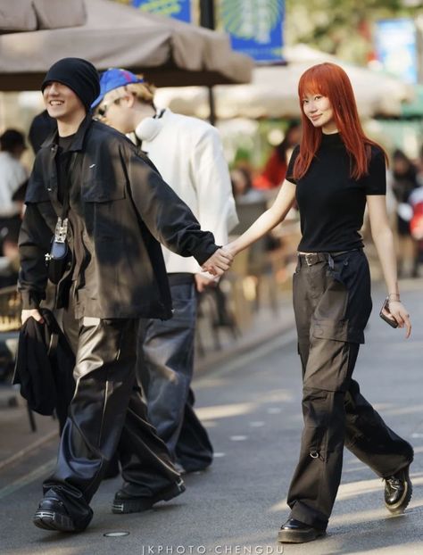 Y2k Couple Outfits, Japan Street Wear, Street Fashion Japan, Couple Japan, Japan Street Style, China Street Fashion, China Street, Japan Fashion Street, Couple Fits