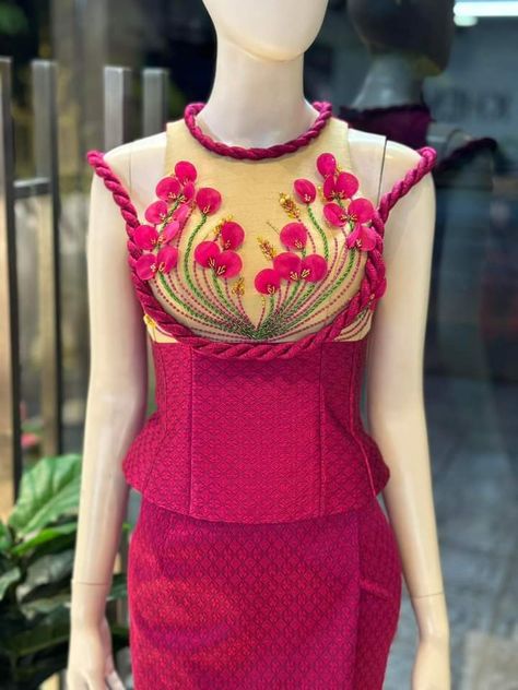 Modern khmer traditional clothes 💟 ✂Design : KHEMA📍 🇰🇭 #KhmerCollection Dakmanda Design, Pola Payet, Khmer Traditional Clothes, Traditional Dresses Designs, Myanmar Dress Design, Myanmar Dress, Dress Idea, Design 2023, Traditional Clothes