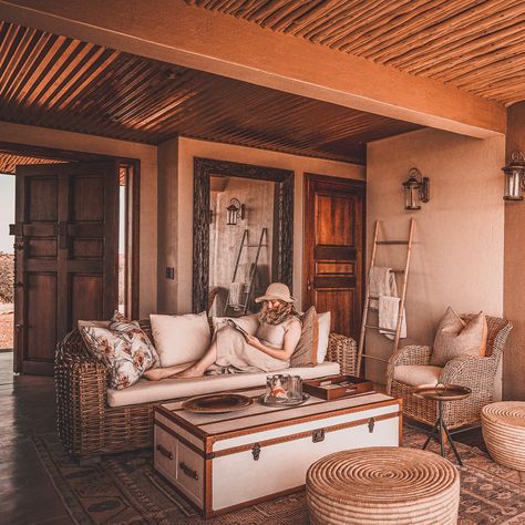 Safari Home Decor African Style, Safari Chic Interior Design, Safari Chic Decor, Safari Interior Design, Safari Office, Safari Furniture, Safari Style Interior, Safari Living Rooms, Safari Room Decor